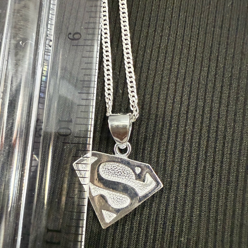 Superman necklace 20" - Picture 2 of 5